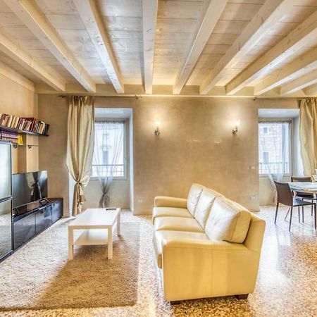 Apartmentsarena - Suite Mercatorum - Piazza Erbe Верона Екстер'єр фото