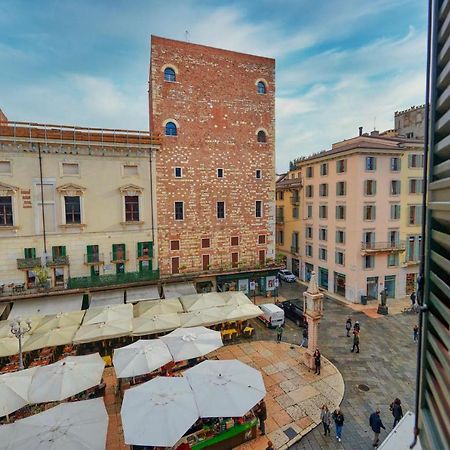 Apartmentsarena - Suite Mercatorum - Piazza Erbe Верона Екстер'єр фото