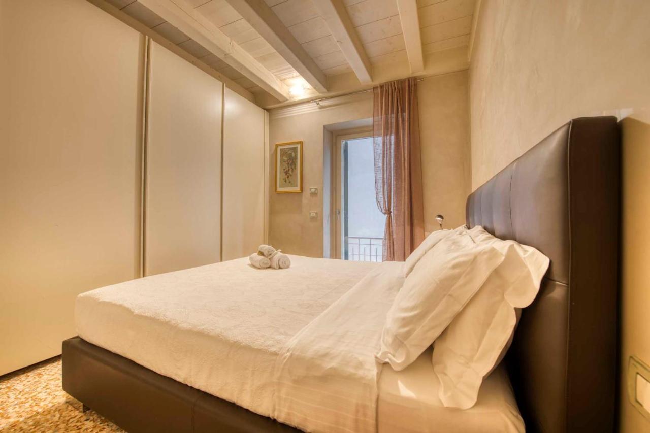 Apartmentsarena - Suite Mercatorum - Piazza Erbe Верона Екстер'єр фото