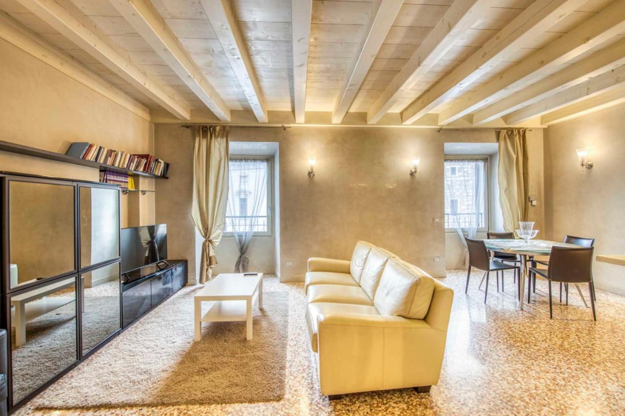 Apartmentsarena - Suite Mercatorum - Piazza Erbe Верона Екстер'єр фото