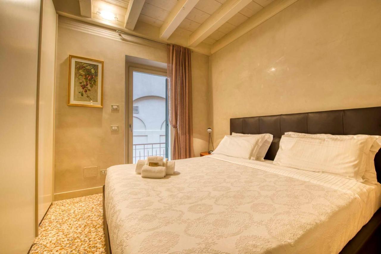 Apartmentsarena - Suite Mercatorum - Piazza Erbe Верона Екстер'єр фото