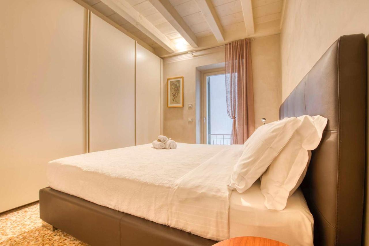 Apartmentsarena - Suite Mercatorum - Piazza Erbe Верона Екстер'єр фото