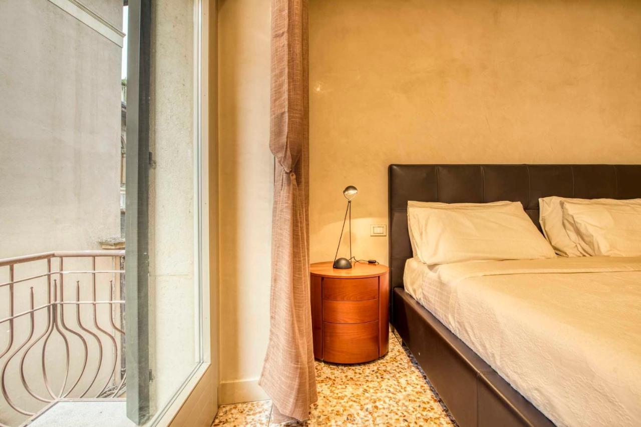 Apartmentsarena - Suite Mercatorum - Piazza Erbe Верона Екстер'єр фото