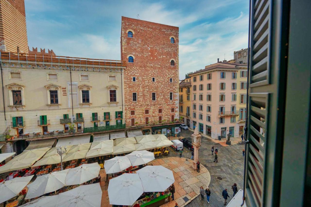 Apartmentsarena - Suite Mercatorum - Piazza Erbe Верона Екстер'єр фото