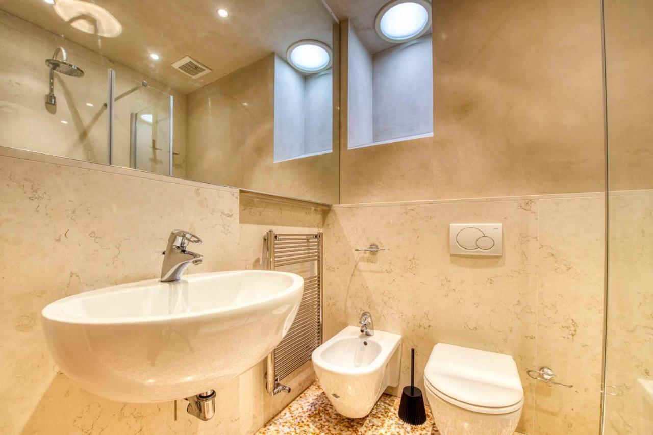 Apartmentsarena - Suite Mercatorum - Piazza Erbe Верона Екстер'єр фото
