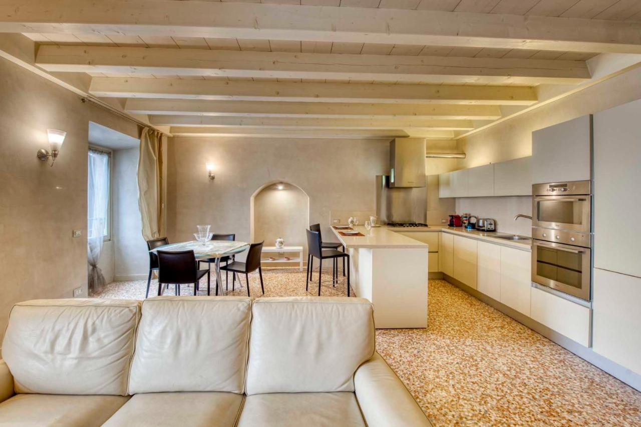 Apartmentsarena - Suite Mercatorum - Piazza Erbe Верона Екстер'єр фото