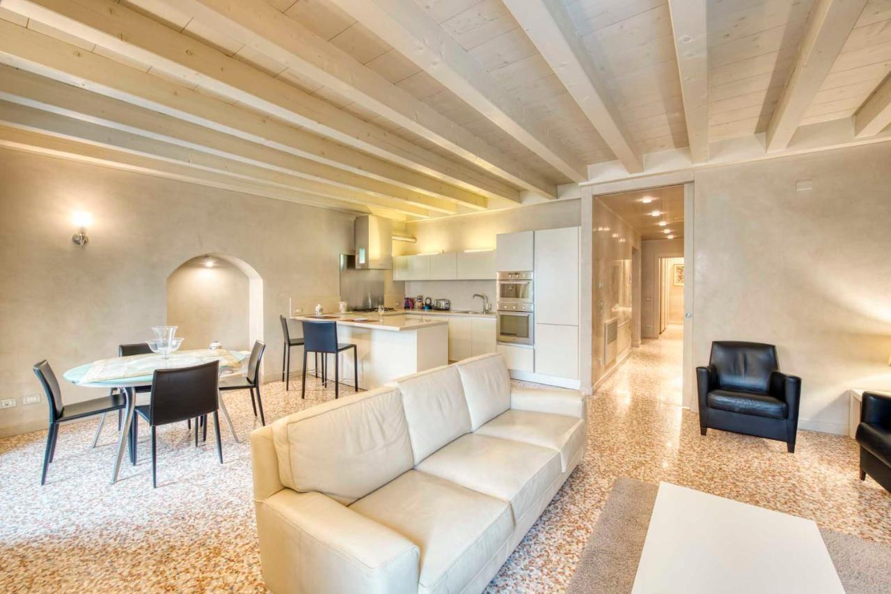 Apartmentsarena - Suite Mercatorum - Piazza Erbe Верона Екстер'єр фото