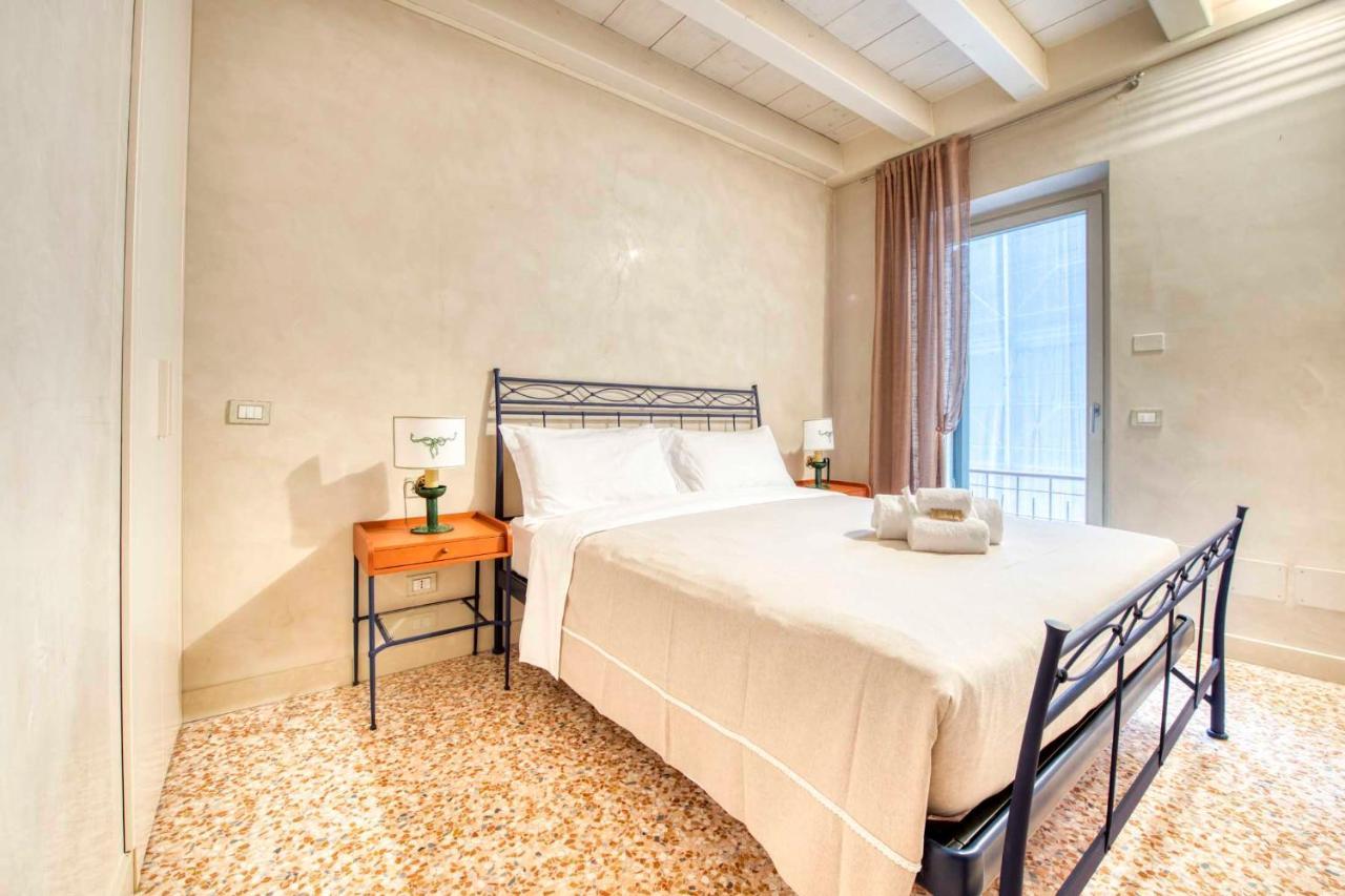Apartmentsarena - Suite Mercatorum - Piazza Erbe Верона Екстер'єр фото