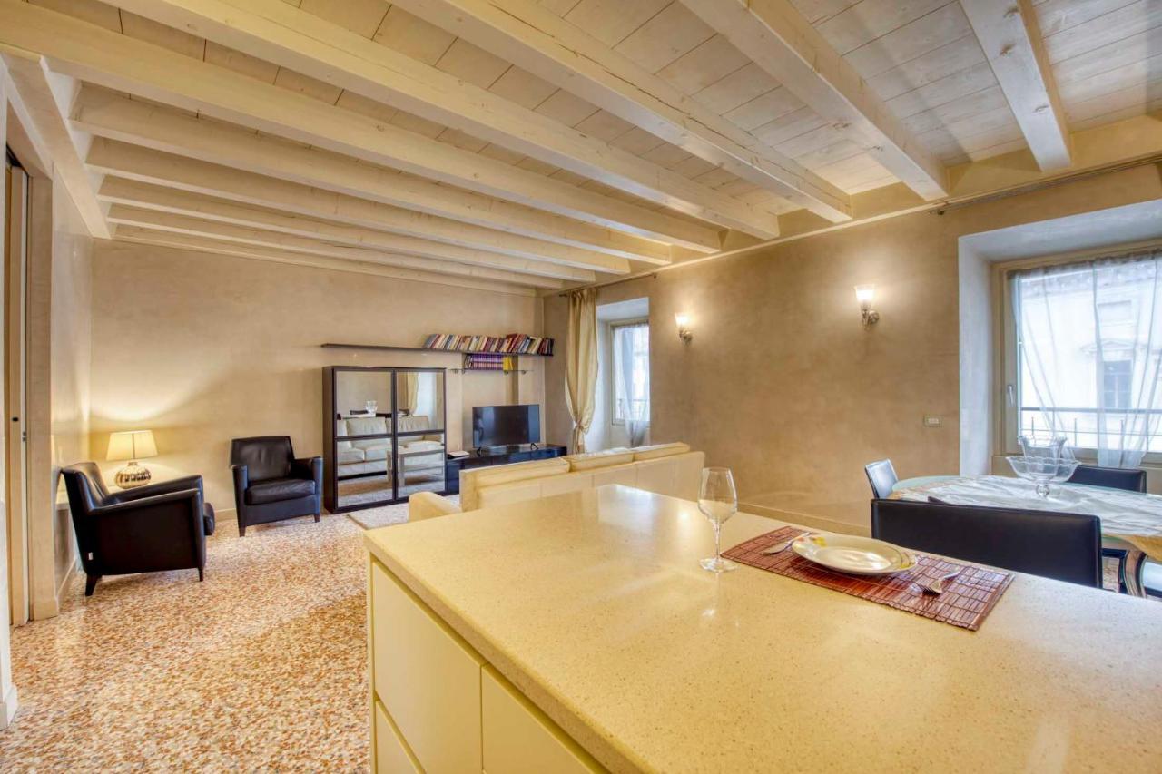 Apartmentsarena - Suite Mercatorum - Piazza Erbe Верона Екстер'єр фото