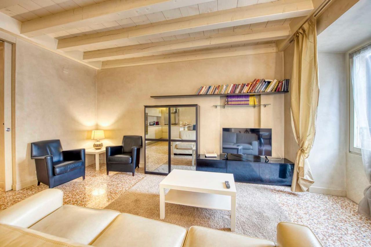 Apartmentsarena - Suite Mercatorum - Piazza Erbe Верона Екстер'єр фото