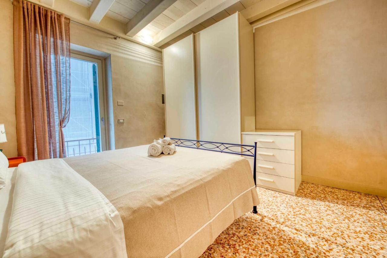 Apartmentsarena - Suite Mercatorum - Piazza Erbe Верона Екстер'єр фото