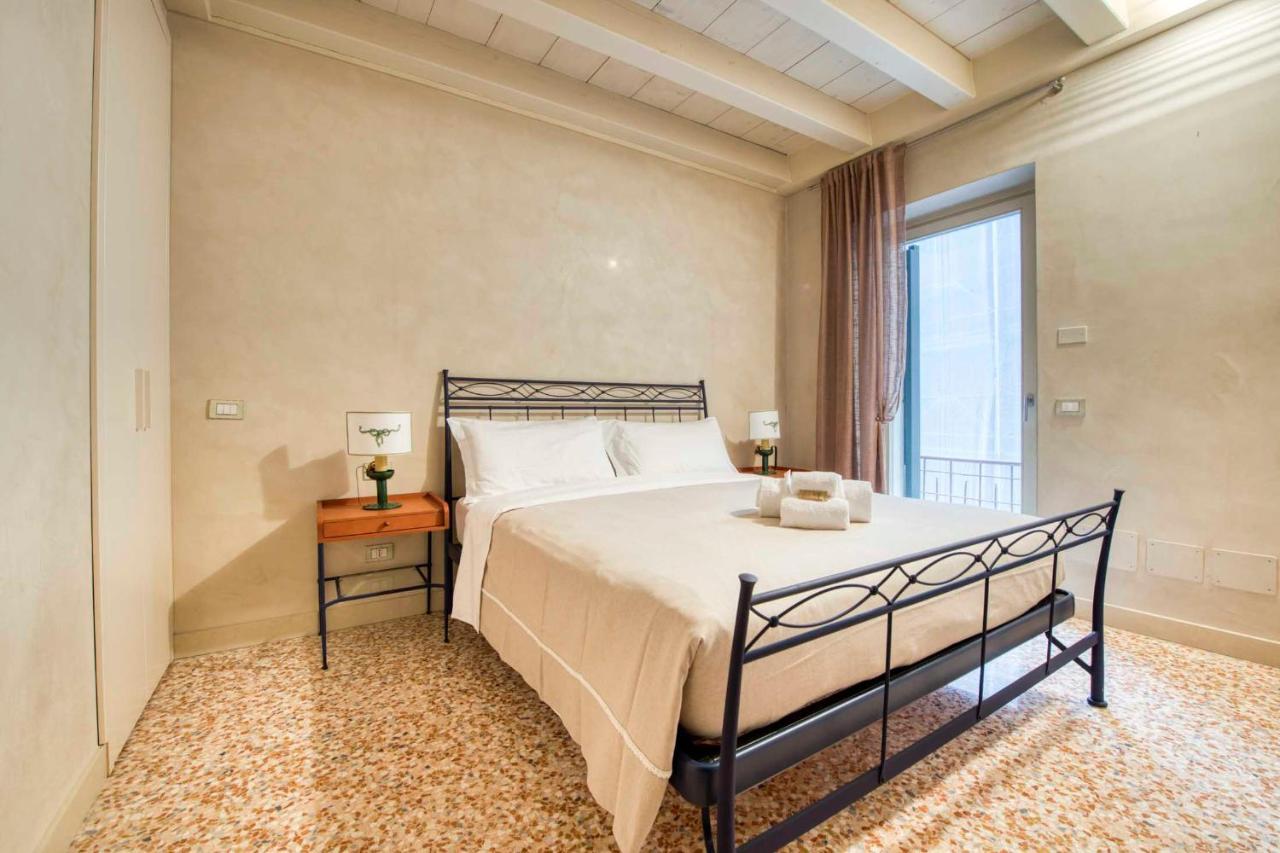 Apartmentsarena - Suite Mercatorum - Piazza Erbe Верона Екстер'єр фото