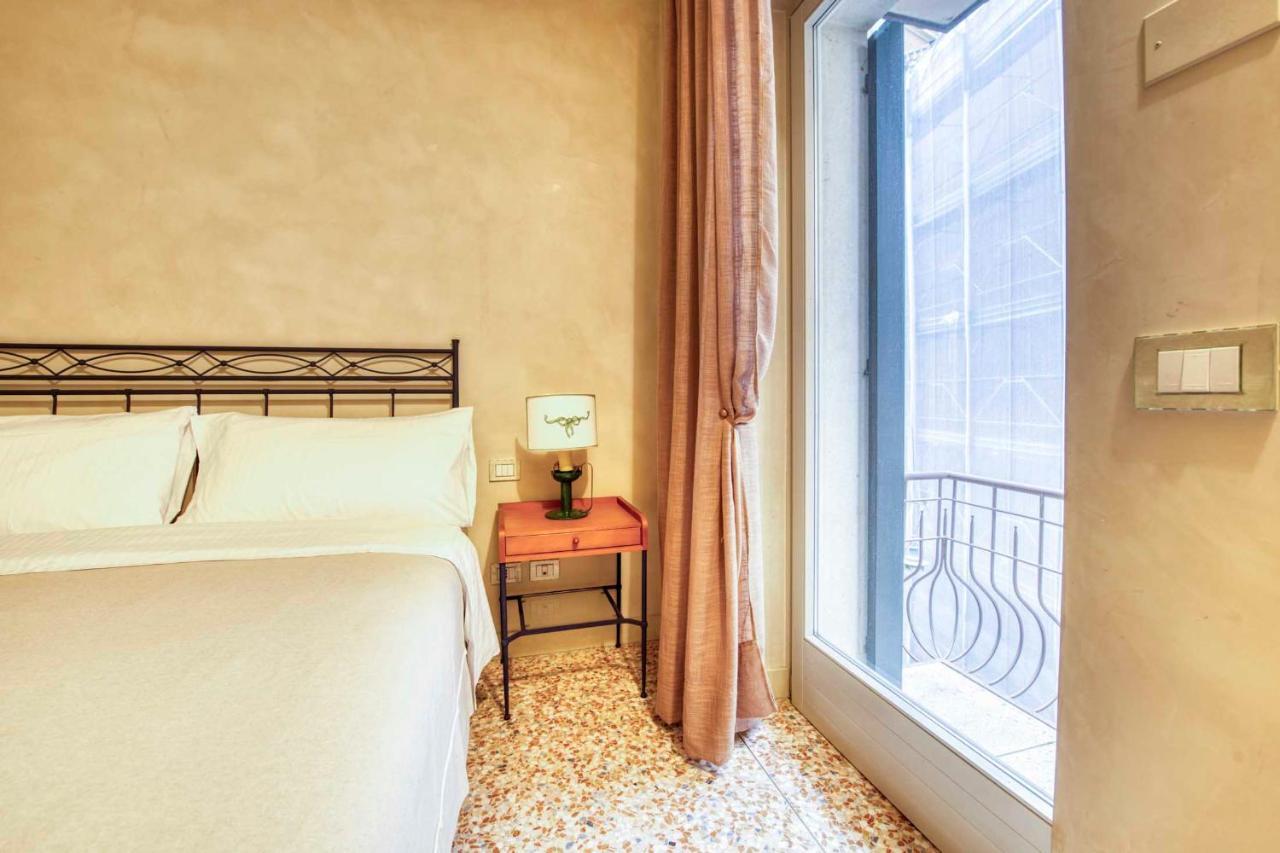 Apartmentsarena - Suite Mercatorum - Piazza Erbe Верона Екстер'єр фото