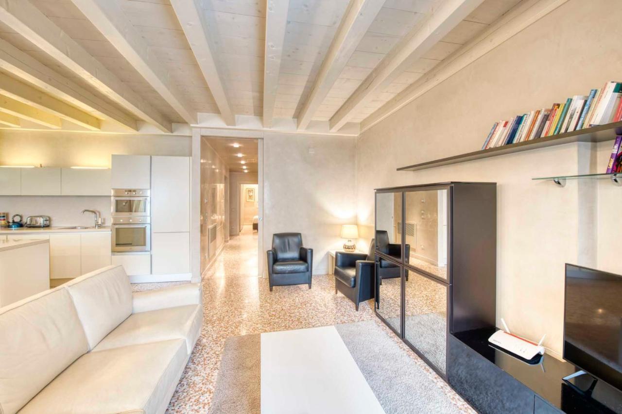 Apartmentsarena - Suite Mercatorum - Piazza Erbe Верона Екстер'єр фото