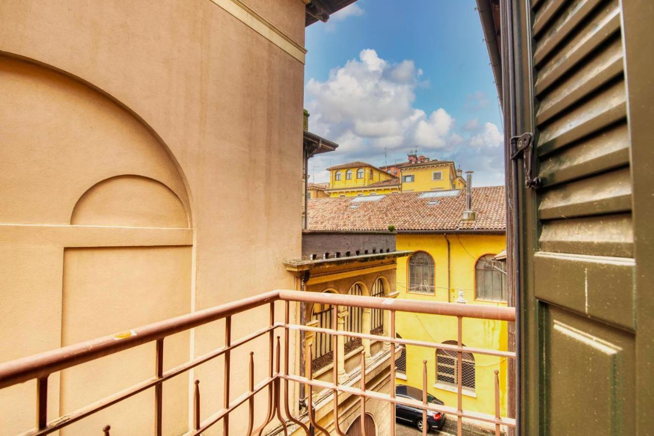 Apartmentsarena - Suite Mercatorum - Piazza Erbe Верона Екстер'єр фото