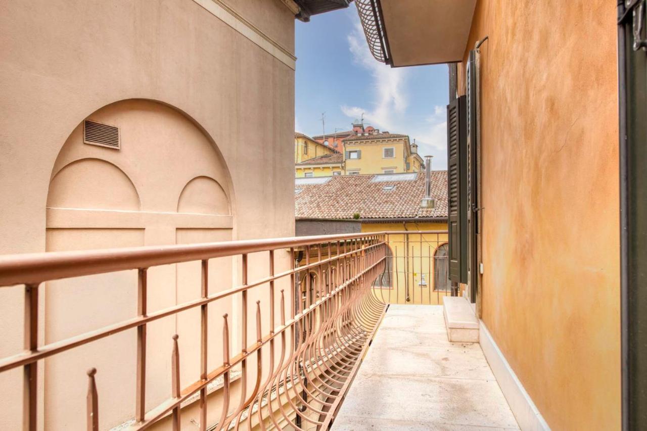Apartmentsarena - Suite Mercatorum - Piazza Erbe Верона Екстер'єр фото